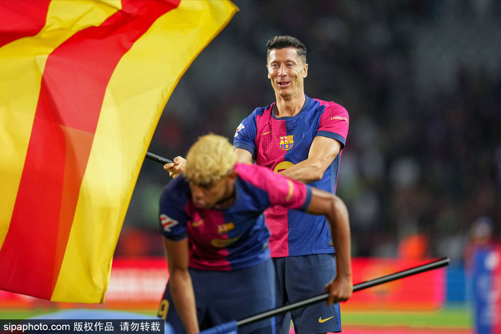 莱万哑火！距巴萨百球仅一步，金靴被姆巴佩抢跑？弗里克如何破局？