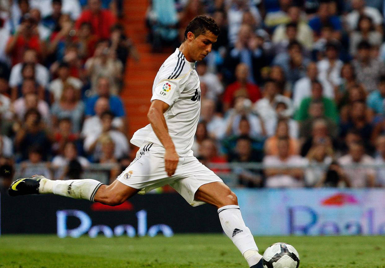 欧冠赛场上的任意球大师：C罗领先群雄